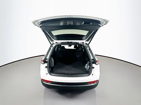 New 2025 Jeep Grand Cherokee Altitude image 15