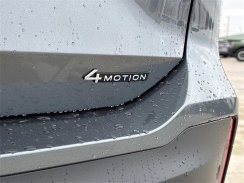 New 2026 Volkswagen Tiguan SE image 4