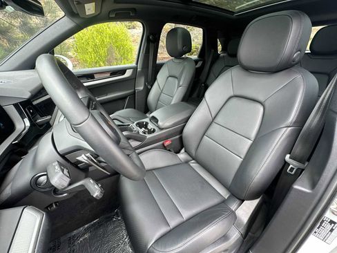 Used 2025 Porsche Cayenne image 5