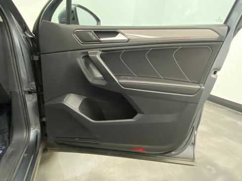 Used 2023 Volkswagen Tiguan SE image 42