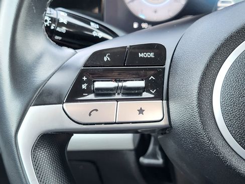 Used 2025 Hyundai Elantra Limited FWD image 18