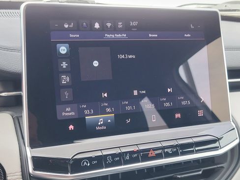 Certified 2025 Jeep Compass Limited image 15