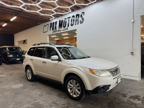 Used 2011 Subaru Forester 2.5X Premium w/ All-Weather Pkg image 2