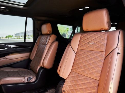 Used 2023 Cadillac Escalade ESV Sport w/ LPO, ONYX Package image 45