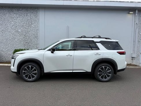 New 2026 Nissan Pathfinder Platinum w/ Lighting Package AWD/4WD image 3