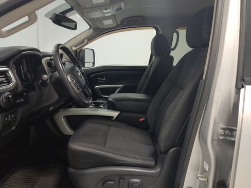 Used 2018 Nissan Titan SV w/ SV Convenience Package AWD/4WD image 17