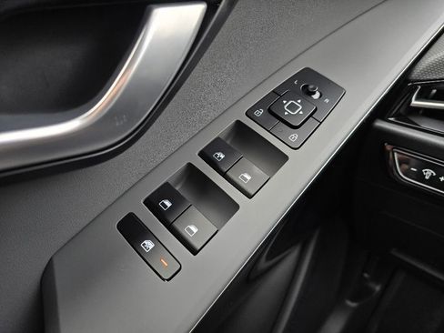 New 2025 Kia Niro EX image 23