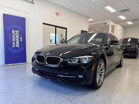 Used 2018 BMW 330i Sedan RWD image 3
