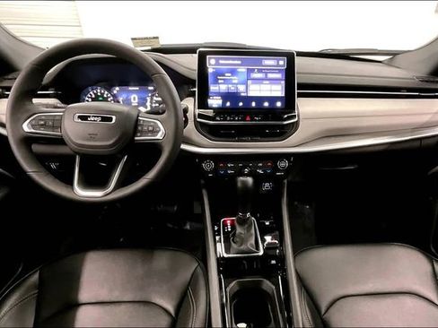 Used 2025 Jeep Compass Limited image 18