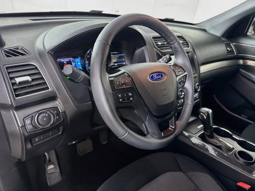 Used 2019 Ford Explorer XLT w/ Equipment Group 201A FWD image 9