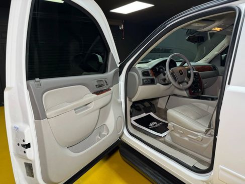 Used 2012 Chevrolet Suburban LT image 34