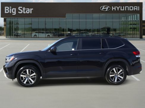 Used 2023 Volkswagen Atlas SE image 2