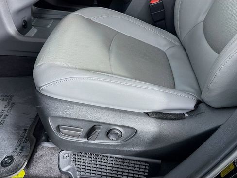 Used 2024 Toyota Sienna Limited image 22
