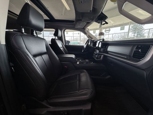 Used 2024 Ford Expedition XLT AWD/4WD image 28