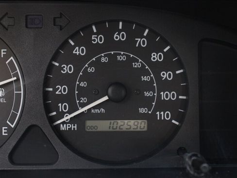 Used 1999 Toyota Corolla CE FWD image 7