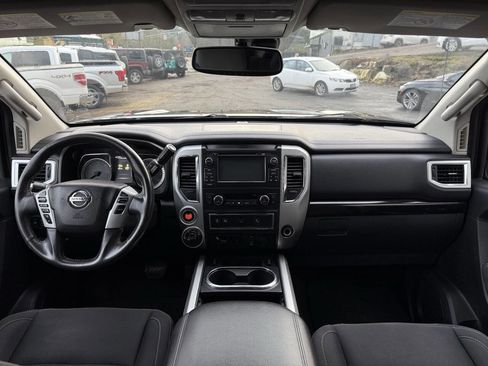 Used 2017 Nissan Titan SV image 18