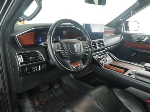 Used 2023 Lincoln Navigator Reserve image 4
