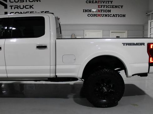 Used 2022 Ford F250 Lariat w/ Tremor Off-Road Package AWD/4WD image 42