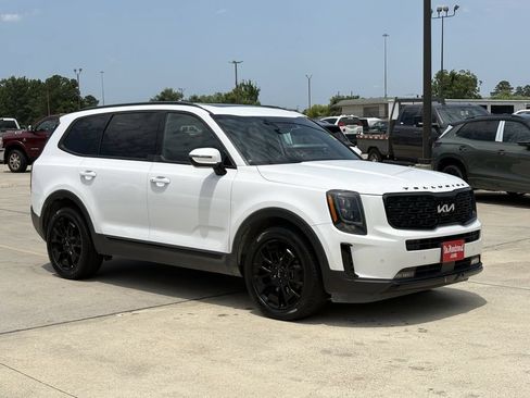 Used 2022 Kia Telluride SX w/ Nightfall Edition Package AWD/4WD image 3