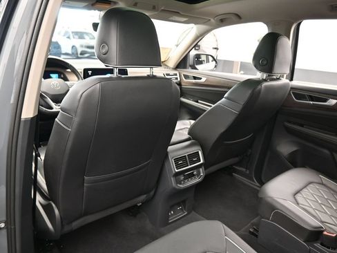 Used 2025 Volkswagen Atlas SEL Premium R-Line AWD/4WD image 33