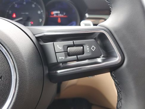 Used 2025 Porsche Macan image 32