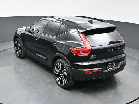Used 2025 Volvo XC40 B5 Ultra image 33