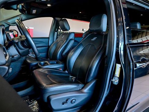 Used 2021 Chrysler Pacifica Touring-L w/ S Appearance Package image 14