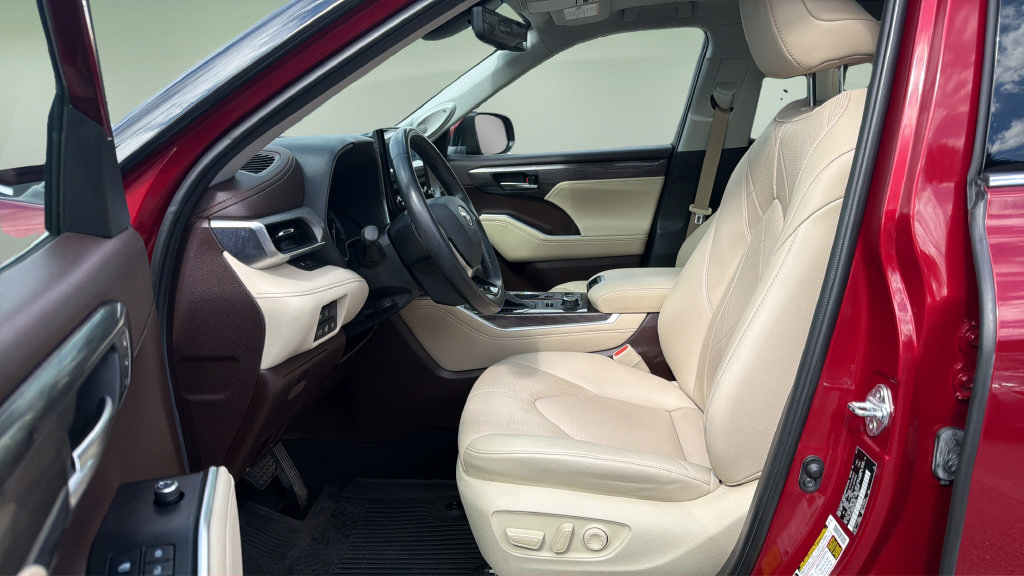 Used 2021 Toyota Highlander Platinum AWD/4WD image 11