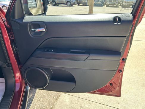 Used 2017 Jeep Patriot 4WD image 18
