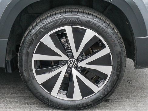 Used 2024 Volkswagen Taos SE FWD image 12