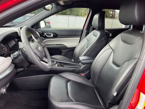 Used 2025 Jeep Compass Limited image 38