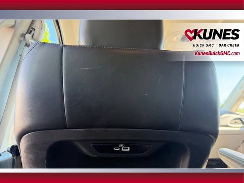 Used 2023 Chrysler Pacifica Touring-L FWD image 13