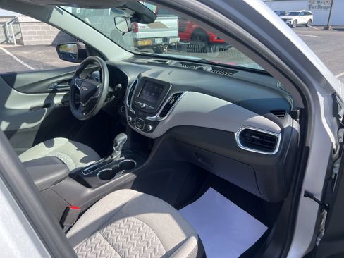 Used 2022 Chevrolet Equinox LS AWD/4WD image 26