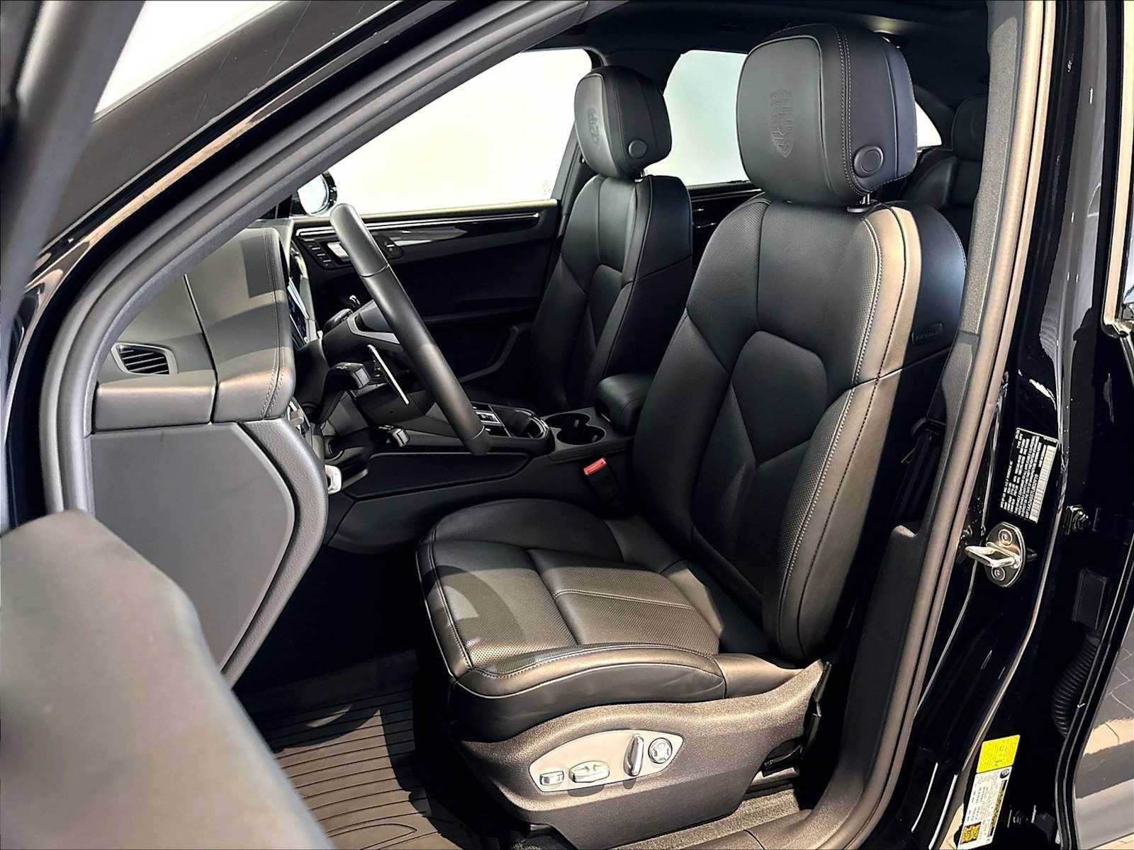 Used 2026 Porsche Macan AWD/4WD image 9
