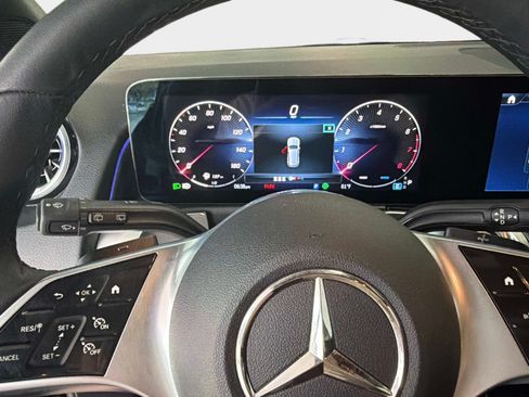 Used 2026 Mercedes-Benz GLB 250 image 27