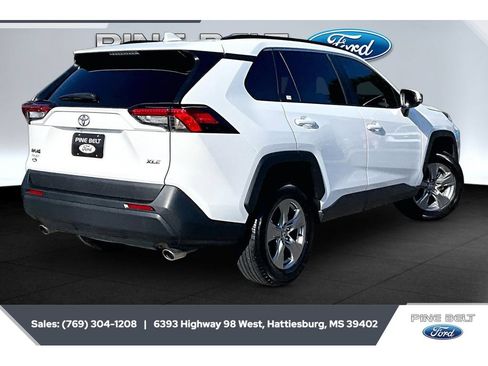 Used 2024 Toyota RAV4 XLE FWD image 12