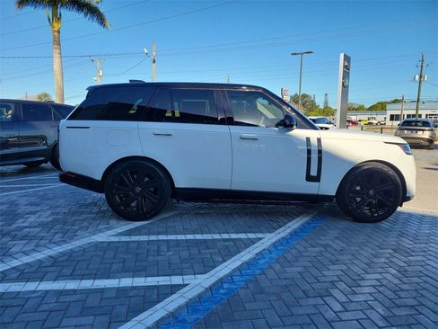 Used 2023 Land Rover Range Rover SE image 6