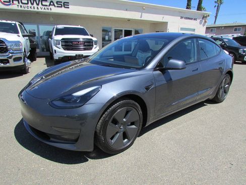 Used 2023 Tesla Model 3 Standard Range RWD image 4