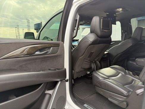 Used 2017 Cadillac Escalade ESV Platinum image 14