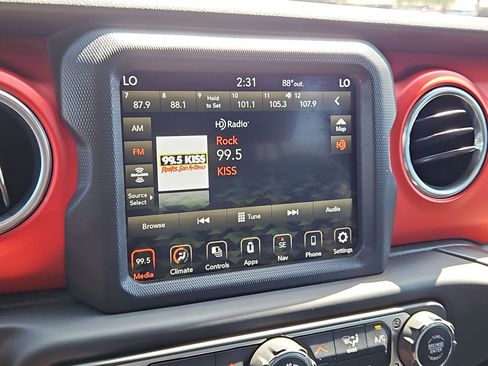 Used 2018 Jeep Wrangler Unlimited Rubicon image 18