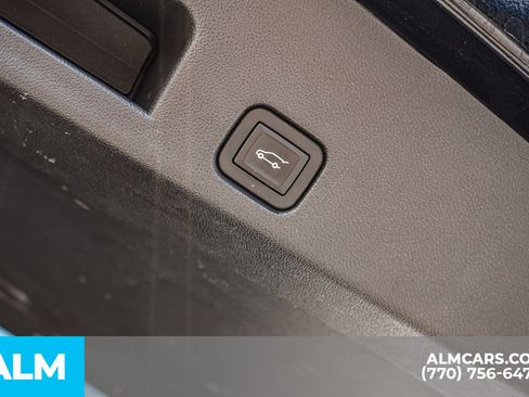 Used 2025 Chevrolet Traverse LT FWD image 28