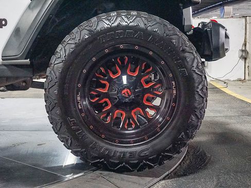 Used 2020 Jeep Gladiator Rubicon AWD/4WD image 6