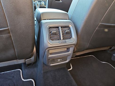 Certified 2023 Volkswagen Taos SEL image 8