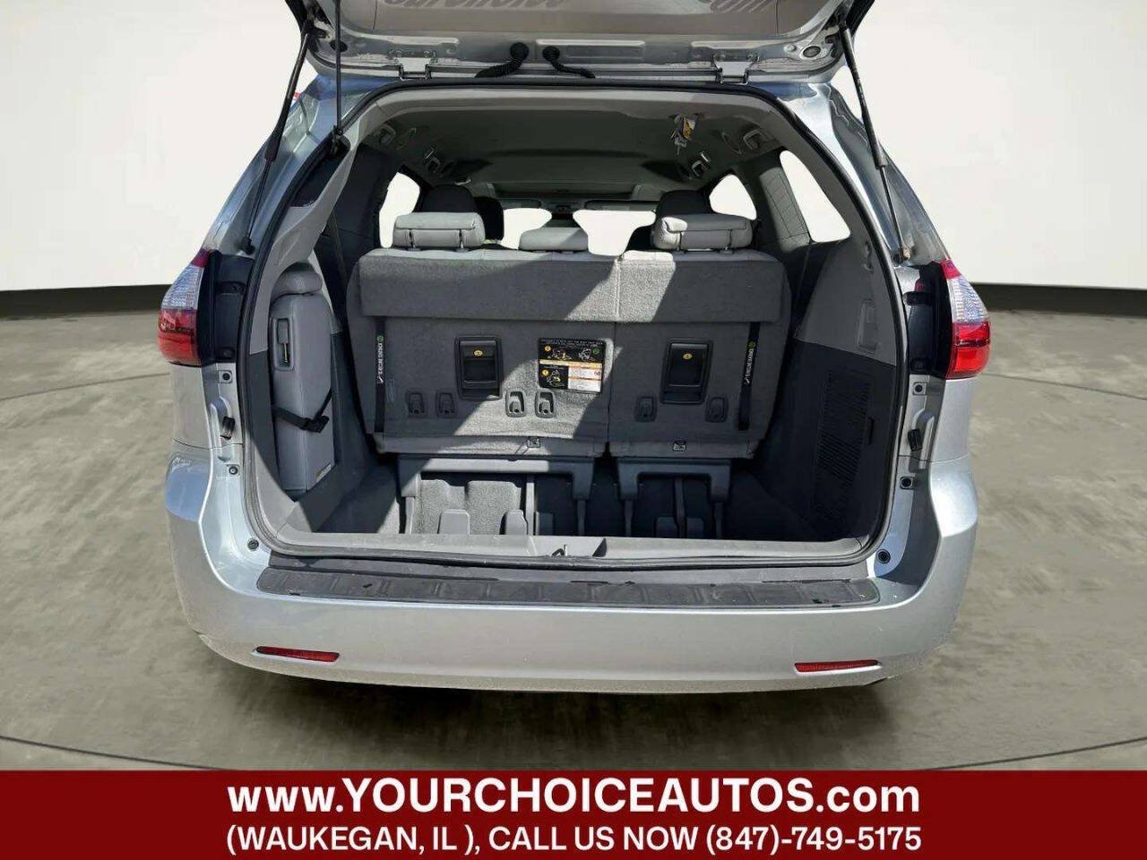 Used 2020 Toyota Sienna XLE FWD image 30