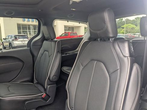 New 2027 Chrysler Pacifica Limited FWD image 26