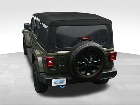Used 2024 Jeep Wrangler Unlimited Sahara w/ Technology Group AWD/4WD image 28