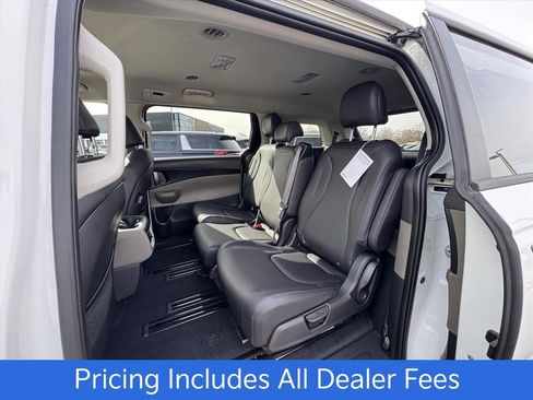 New 2026 Kia Carnival FWD image 8