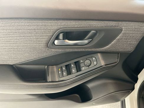 Used 2023 Nissan Rogue SV image 13