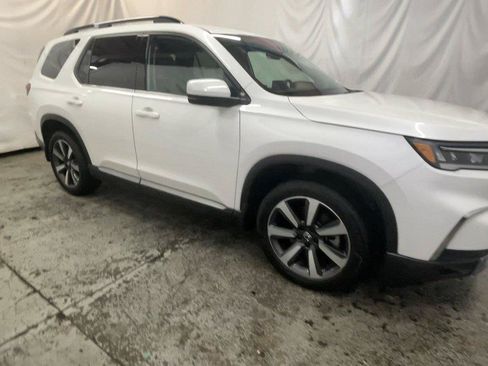 Used 2023 Honda Pilot Touring image 3