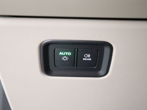 Used 2025 Porsche Macan Electric image 35